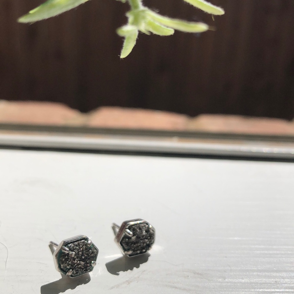 Kendra scott posts - Picture 6 of 7